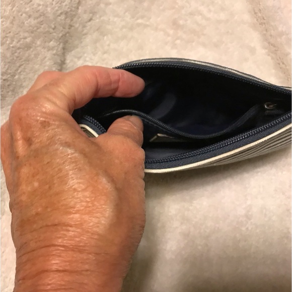 Heritage Collection by Bass Small Wristlet - Picture 5 of 6